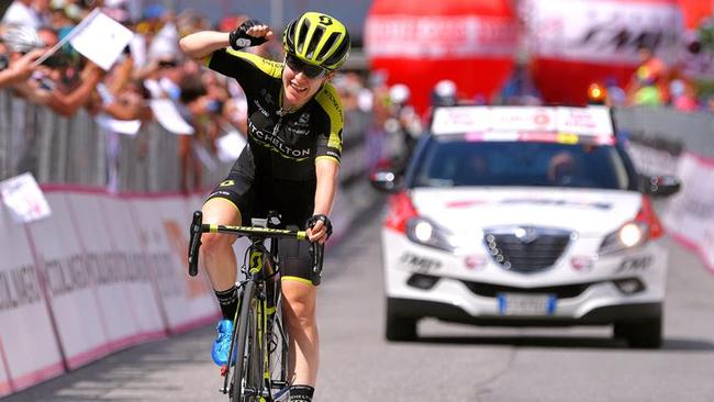 Cyclist Amanda Spratt takes over the lead of the women's Giro Rosa.