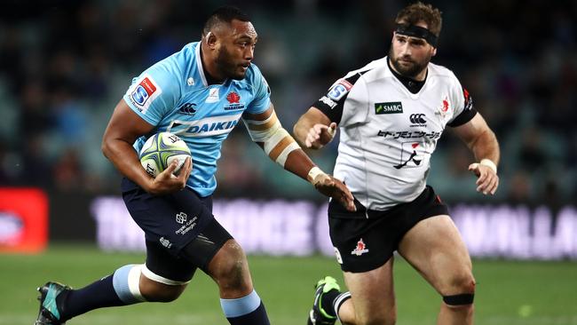 Sekope Kepu makes a break for the Waratahs.