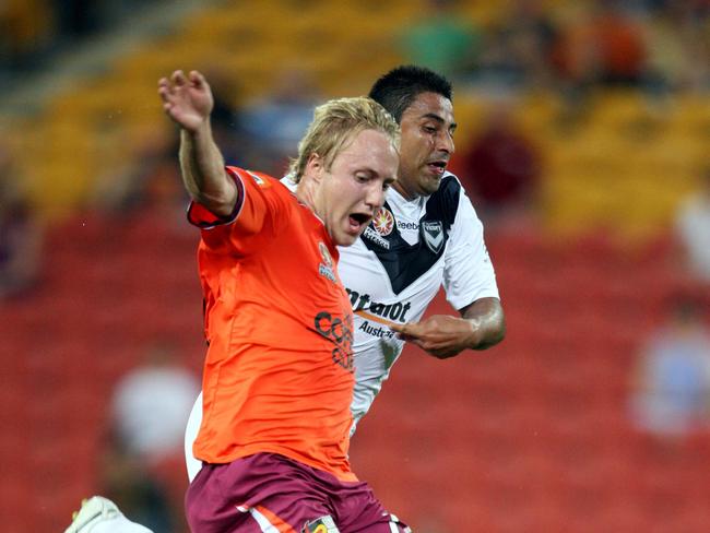 Nichols playing for Brisbane Roar in 2009.