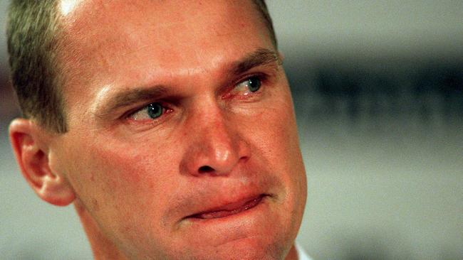 Allan Langer makes his emotional retirement announcement in 1999.