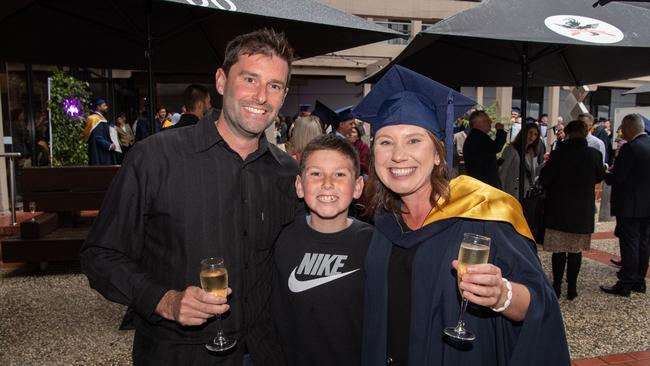 05-10-2023 Deakin University Accounting and Finance Graduation. Lisa Hein, Jordan Hein, Jeremy Hein