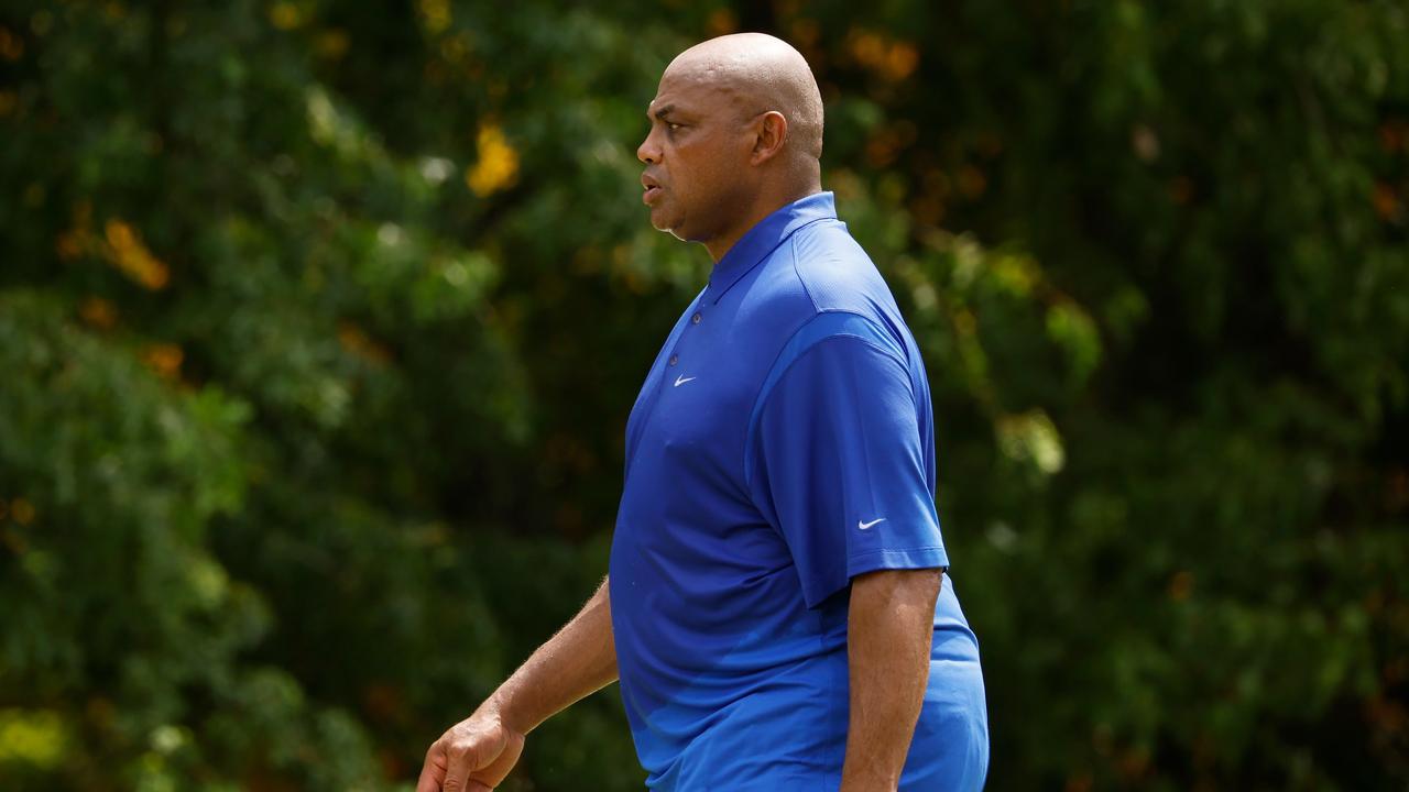 BEDMINSTER, NEW JERSEY - JULY 28: Charles Barkley walks on the second green during the pro-am prior to the LIV Golf Invitational - Bedminster at Trump National Golf Club Bedminster on July 28, 2022 in Bedminster, New Jersey. Cliff Hawkins/Getty Images/AFP == FOR NEWSPAPERS, INTERNET, TELCOS &amp; TELEVISION USE ONLY ==