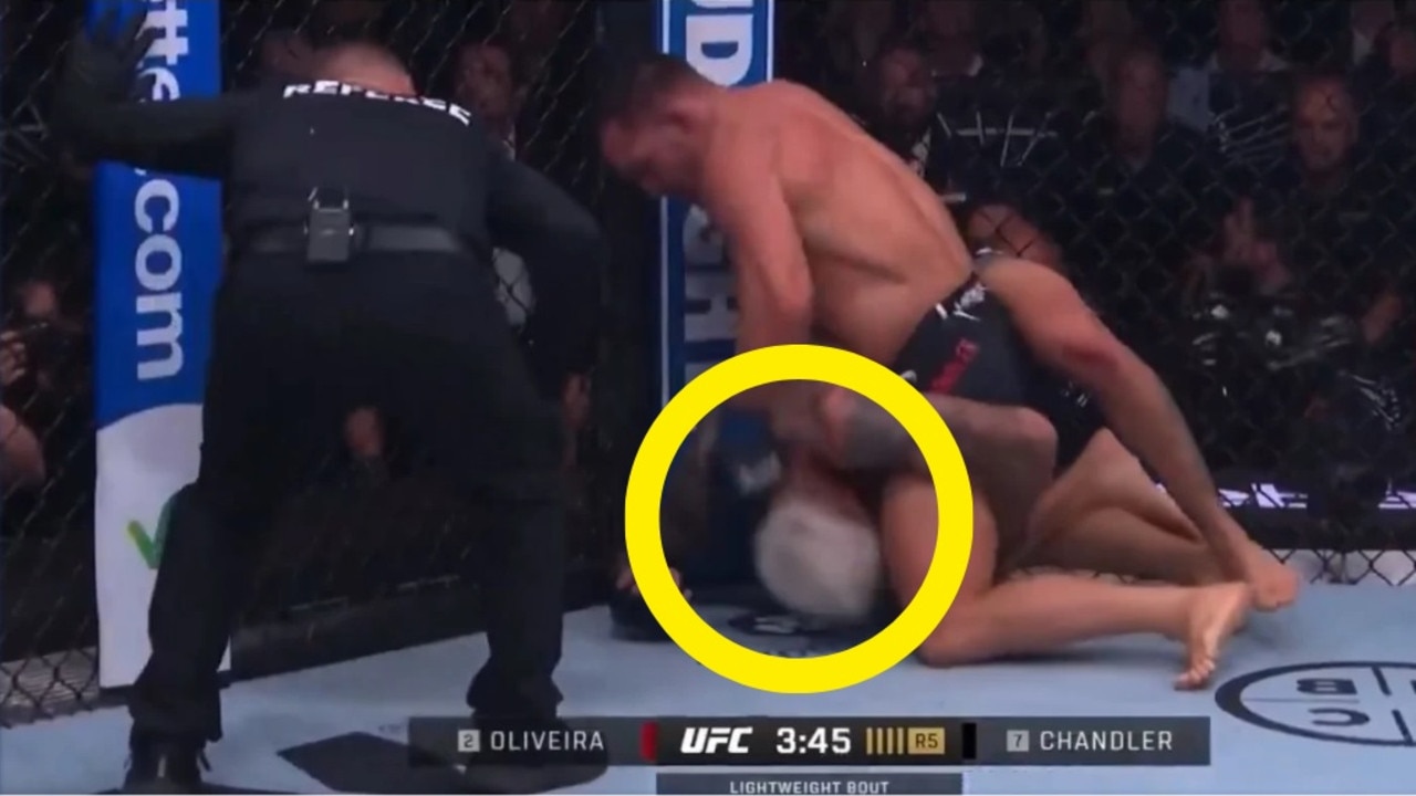 ‘Should lose his job’: Fans savage UFC ref