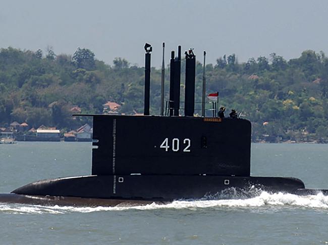 This undated handout from the Indonesia Military released on April 21, 2021 shows the Indonesian Cakra class submarine KRI Nanggala setting out from the naval base in Surabaya. - Indonesia's military said it was searching for the submarine with 53 crew aboard after losing contact with the vessel during naval exercises off the coast of Bali on April 21, 2021. (Photo by Handout / INDONESIA MILITARY / AFP) / -----EDITORS NOTE --- RESTRICTED TO EDITORIAL USE - MANDATORY CREDIT "AFP PHOTO / INDONESIA MILITARY" - NO MARKETING - NO ADVERTISING CAMPAIGNS - DISTRIBUTED AS A SERVICE TO CLIENTS