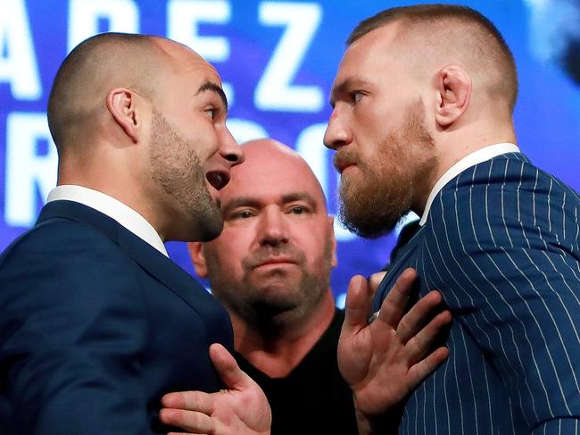 NEW YORK, NY - SEPTEMBER 27: Conor McGregor and Eddie Alvarez face-off as UFC president Dana White breaks them up at the UFC 205 press conference at The Theater at Madison Square Garden on September 27, 2016 in New York City. (Photo by Michael Reaves/Getty Images)***BESTPIX***