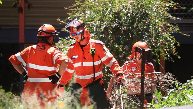 SES officers assisting in the clean up at Eagle Heights at Mt Tamborine. Picture: NCA NewsWire / Scott Powick