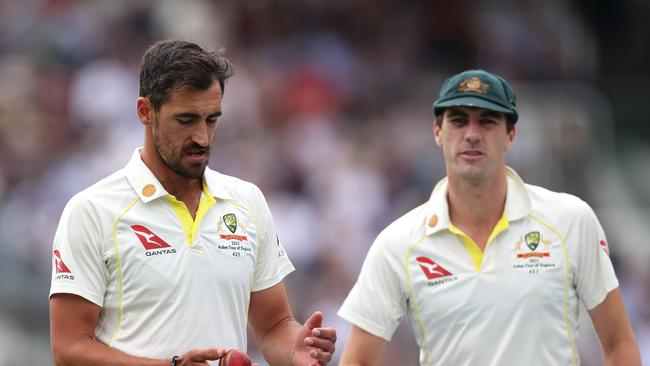 Who has the answers? Pat Cummins (r) speaks to Mitchell Starc. Picture: Getty