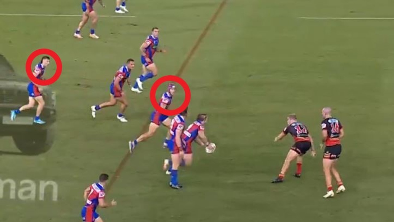 Kalyn Ponga (right red circle) has jumped into first receiver often this year, with Fletcher Sharpe (left red circle) attacking as a fullback. Image: Kayo