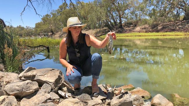 Senator Sarah Hanson-Young holding a dead fish at Menindee. Picture: Supplied