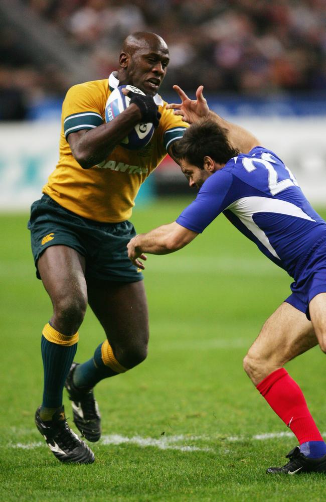 Christophe Dominici attempts to tackle Wendell Sailor in 2004. (Photo by Jamie McDonald/Getty Images)