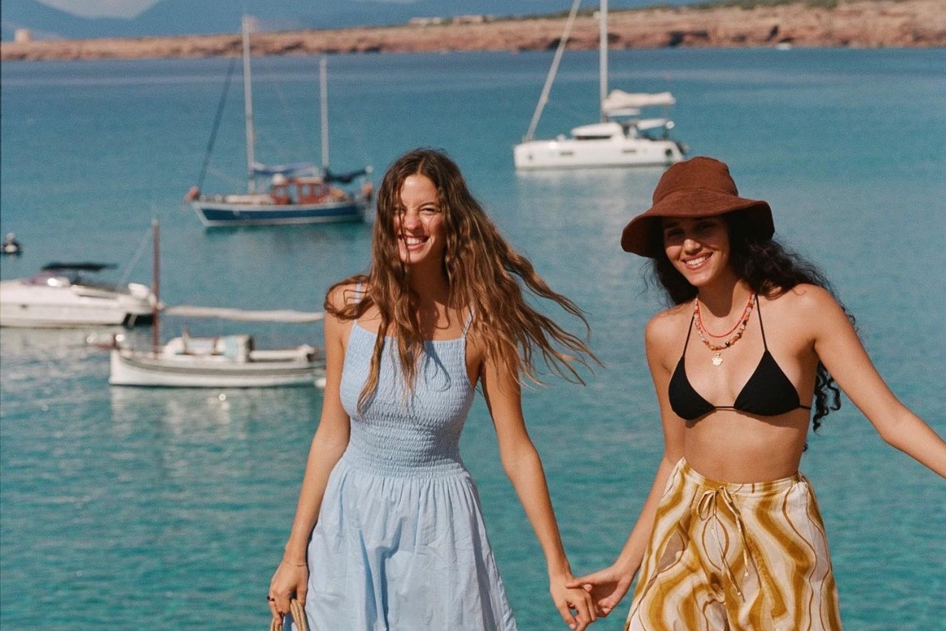 5 Beach Outfits To Inspire You For Summer 2025 Vogue Australia