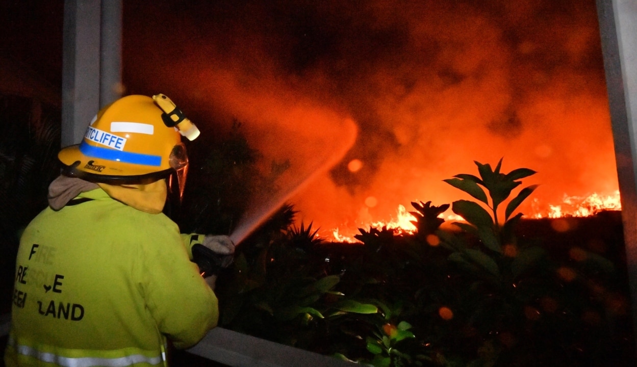 Sunshine Coast residents told to 'immediately evacuate' as fire claims homes