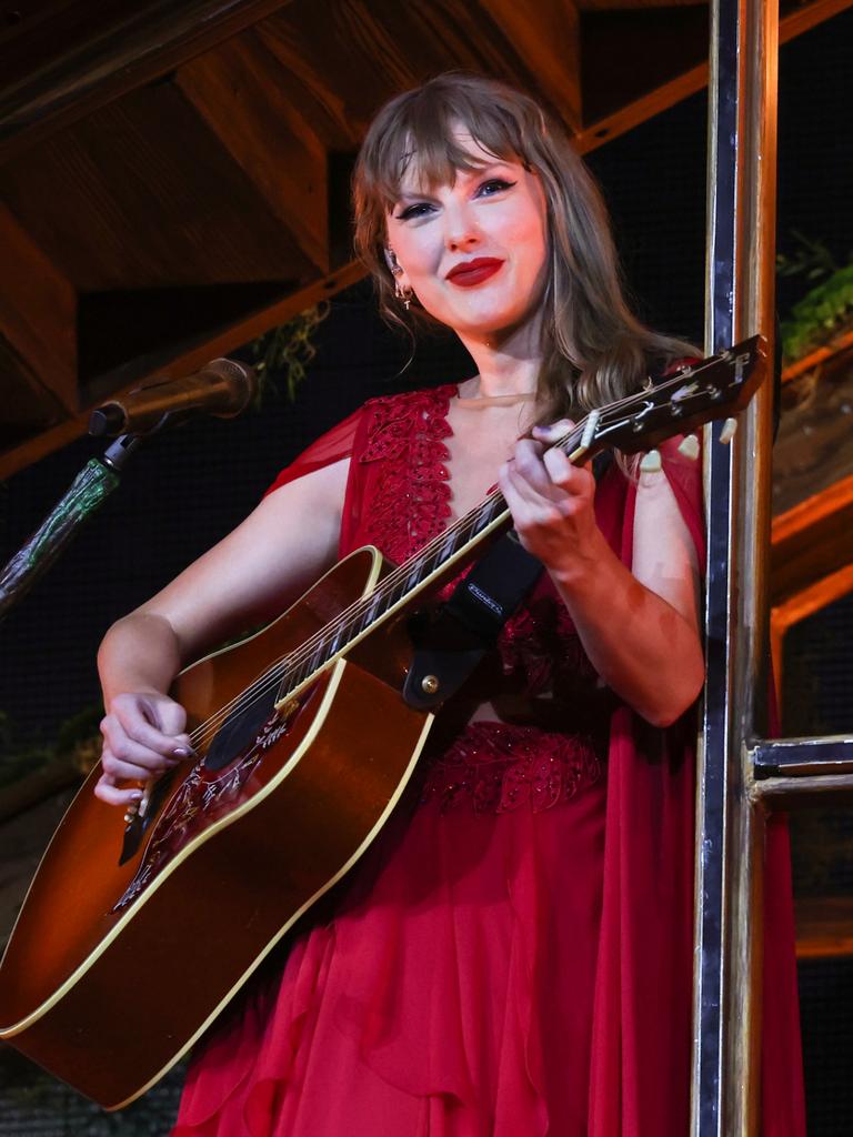 Swift sang a sweet mashup during her acoustic set, which was seemingly dedicated to Kelce. Picture: Aldara Zarraoa/Getty Images for TAS Rights Management