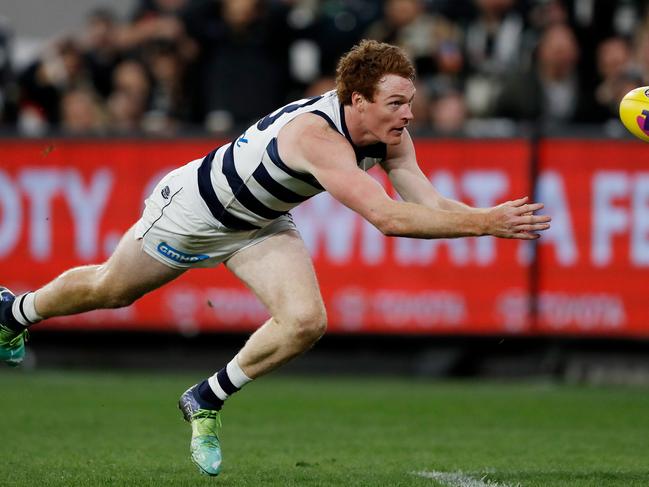 There was no feeling in the legs when Rohan dished this handball to Max Holmes. Picture: Dylan Burns/AFL Photos via Getty Images