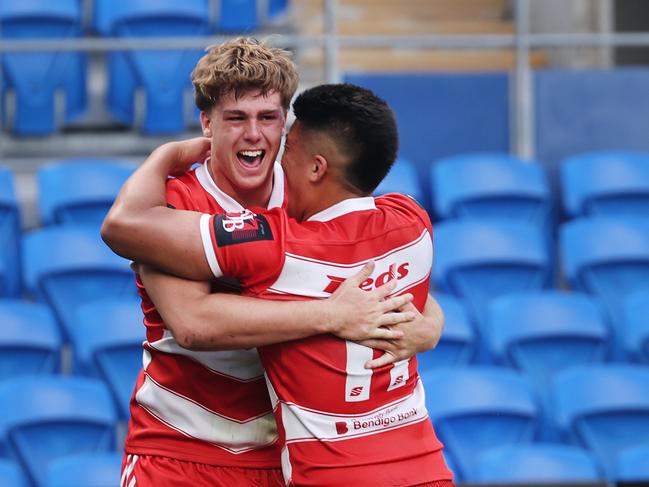 Palm Beach Currumbin 's Beau Hartmann scores the winning try and celebrates with teammates. .Picture Glenn Hampson