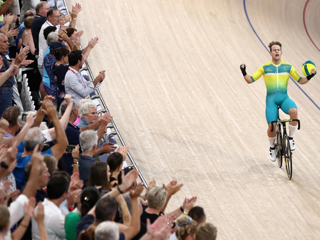 Sam Welsford of Australia celebrates winning gold