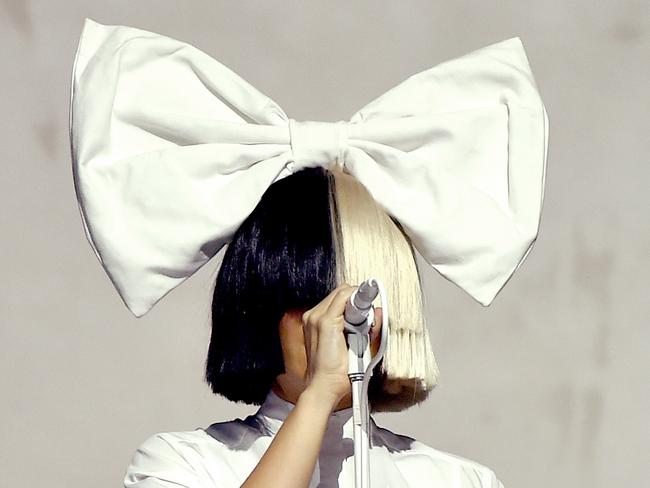 Amazing feat — Sia slips into toe-tapping style