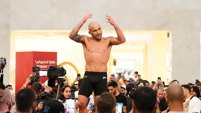 Alex Volkanovski made weight at the weigh-in. (Photo by Chris Unger/Zuffa LLC via Getty Images)