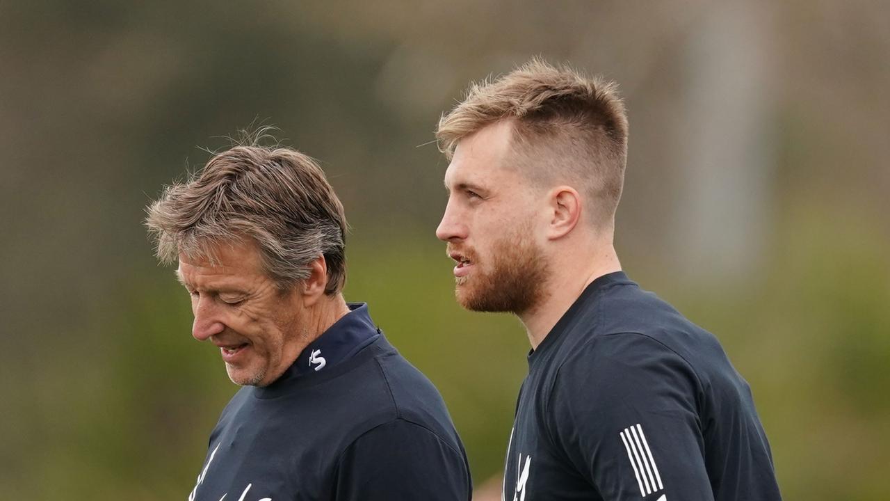 Melbourne Storm coach Craig Bellamy and Cameron Munster talk during a Melbourne Storm training session. Picture: AAP Image/Scott Barbour