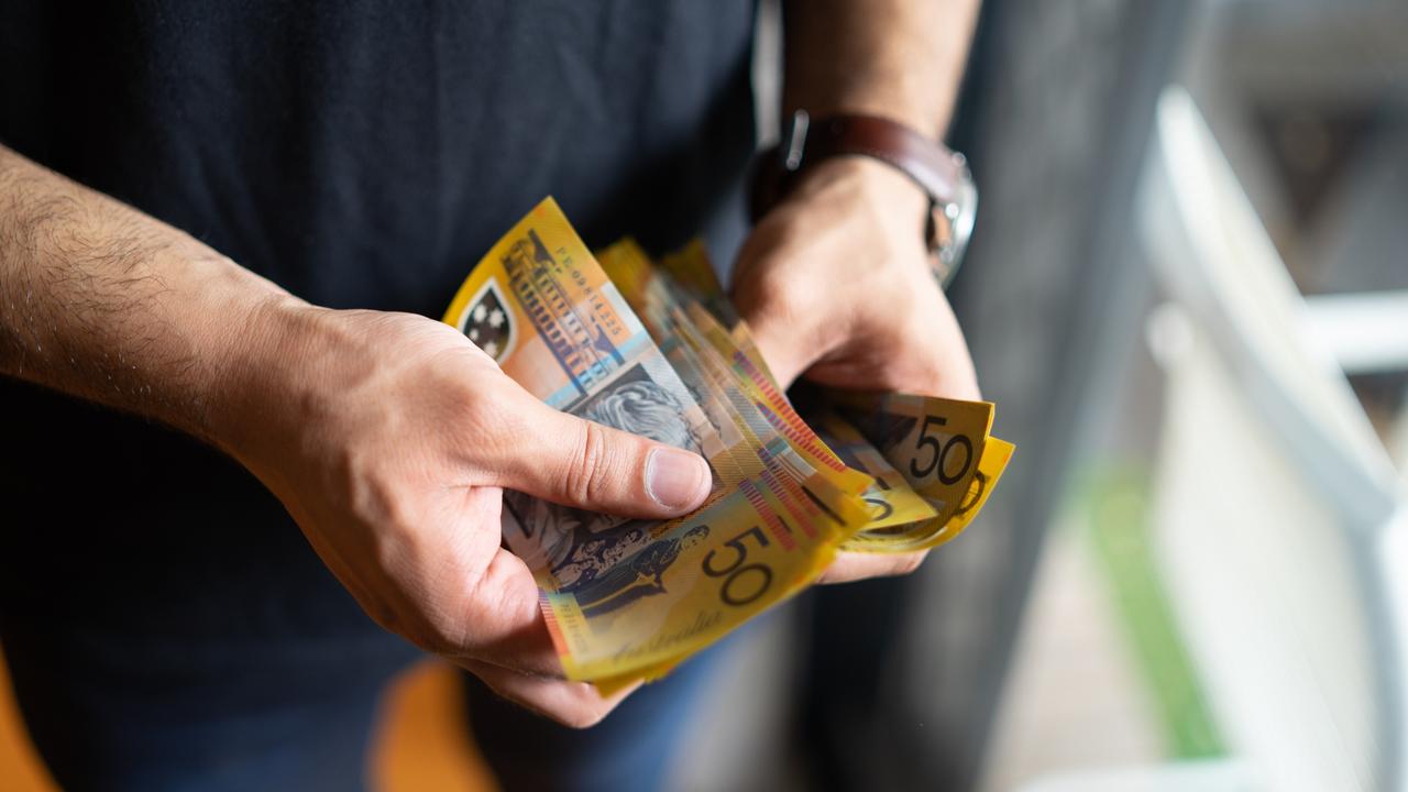 how-aussies-can-make-fast-cash-now-cashback-schemes-unclaimed-super
