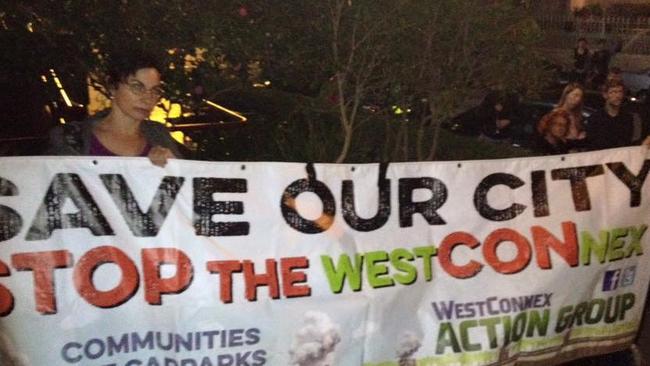 The first meeting of the new Inner West Council in Sydney was shut down after hundreds of chanting protesters refused to allow the council's administrator speak.