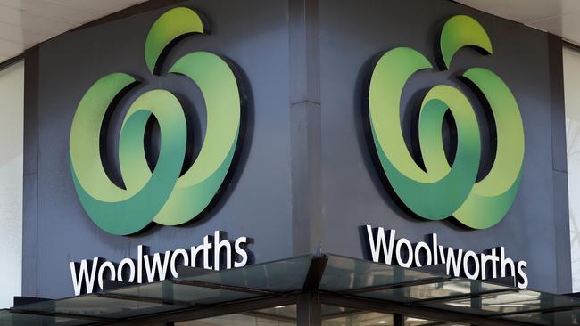 Retail giants Woolworths and Coles are moving to a full vaccination policy, as Aldi flags it is likely to follow suit. Picture: Nikki Short