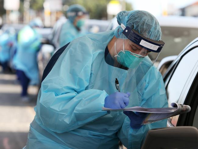 SYDNEY, AUSTRALIA - JULY 22: Milly Brown, Assistant in Nursing conducts a COVID-19 swab test as large crowds queue at a Bondi Beach drive-through testing clinic on July 22, 2020 in Sydney, Australia. New South Wales recorded 16 new COVID-19 cases on Wednesday, bringing the state's total number of coronavirus cases to 3,425. NSW residents are being urged to avoid non-essential travel and large crowds, as health authorities work to contain several COVID-19 cluster outbreaks across the state. Cases linked to the Crossroads Hotel, Thai Rock and Batemans Bay Soldiers Club clusters have been shown to all be linked to virus strains in Victoria, where residents are currently in lockdown due to the dramatic rise in community transmissions. (Photo by Lisa Maree Williams/Getty Images)