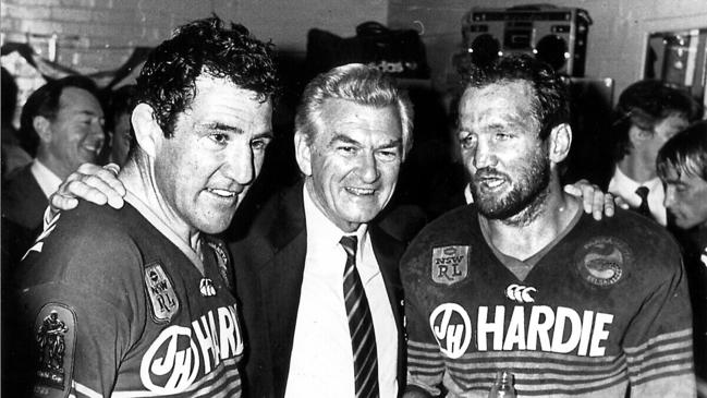 Parramatta RL players Mick Cronin (L) and Ray Price with former Prime Minister Bob Hawke after the team's grand final win over Canterbury in the 1986 grand final.