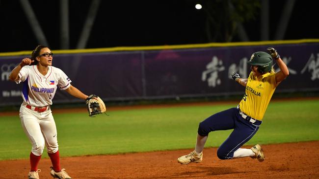 Bears player Chelsea Forkin running into base for Australia. credit WBSC