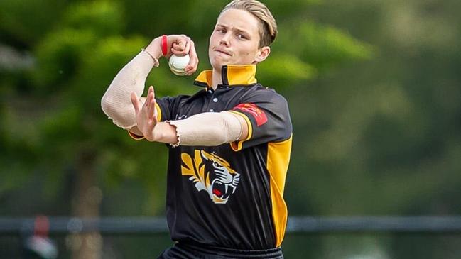 Wil Parker bowling for Monash Tigers.