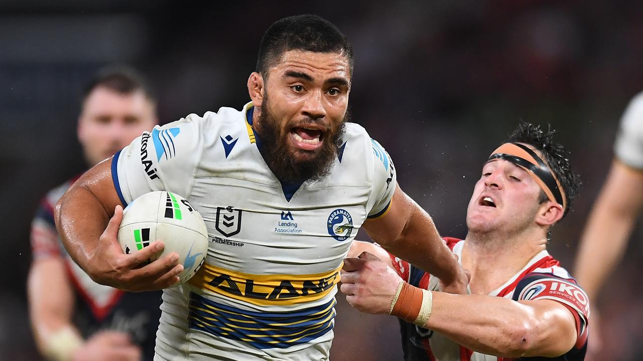BRISBANE, AUSTRALIA - MAY 15: Isaiah Papali'i of the Eels makes a break before scoring a try during the round 10 NRL match between the Sydney Roosters and the Parramatta Eels at Suncorp Stadium, on May 15, 2022, in Brisbane, Australia. (Photo by Albert Perez/Getty Images)