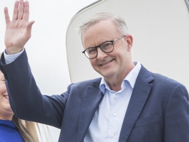 POOL PHOTO_Federal Opposition leader Anthony Albanese out of COVID isolation with his partner Jodie Haydon boarding a flight at Sydney Airport Jet Aviation base to fly Perth to continue campaigning. 29th April 2022 Photo: Steven Siewert