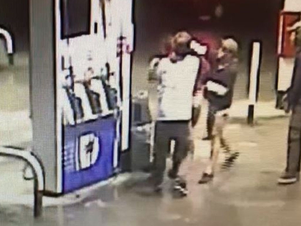 Northern Beaches CCTV Video Of Man Beaten Up By Gang Of Men | Daily ...