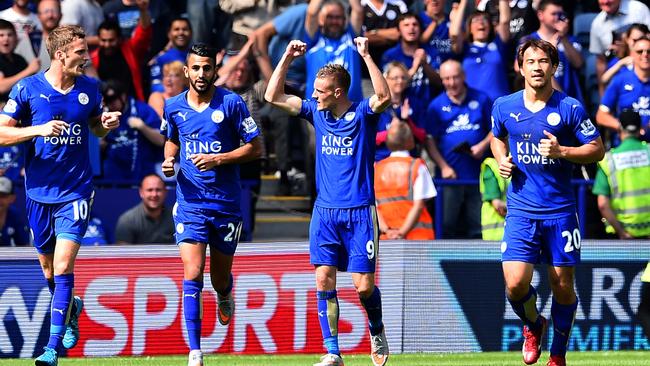 Leicester City's English striker Jamie Vardy (2nd R) celebrates after scoring the opening goal during the English Premier League football match between Leicester City and Sunderland at King Power Stadium in Leicester, central England on August 8, 2015. AFP PHOTO / BEN STANSALL RESTRICTED TO EDITORIAL USE. No use with unauthorized audio, video, data, fixture lists, club/league logos or 'live' services. Online in-match use limited to 75 images, no video emulation. No use in betting, games or single club/league/player publications.