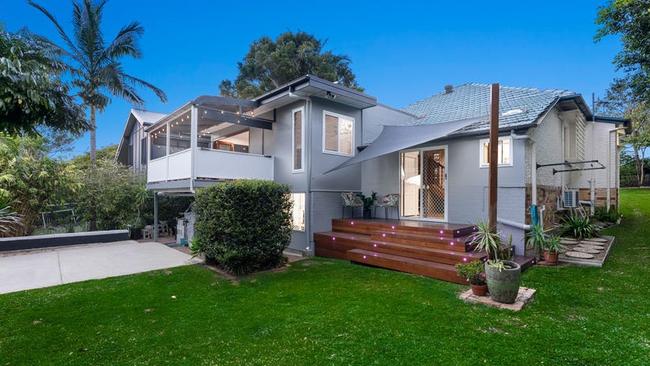 45 Rilatt St, Wavell Heights went to auction at 2pm.