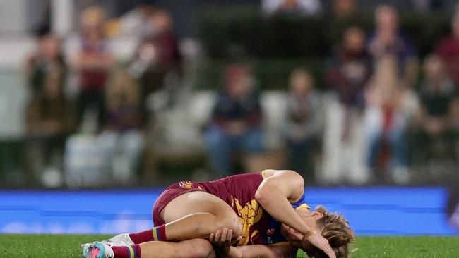 BRISBANE, AUSTRALIA - JULY 22: Will Ashcroft of the Lions lays injured on the ground during the 2023 AFL Round 19 match between the Brisbane Lions and the Geelong Cats at The Gabba on July 22, 2023 in Brisbane, Australia. (Photo by Russell Freeman/AFL Photos via Getty Images)