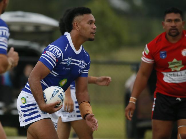 Tuakana Tunupopo plans his path to the line. Picture: Warren Gannon Photography