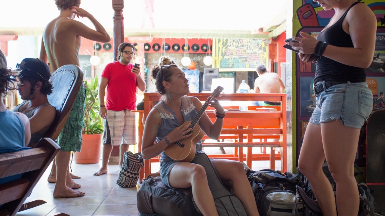 Come i mendicanti sono diventati i turisti più disprezzati in Asia