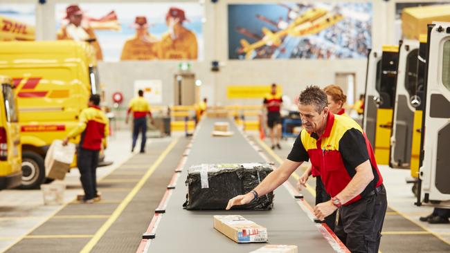 Sending a 500g parcel from Sydney to Los Angeles on an aircraft using SAF would cost 59c of the total $140 delivery cost.