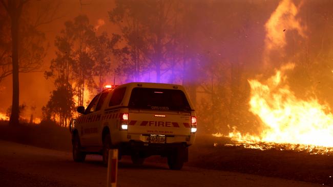 Threatened … The out of control bushfire at Nana Glen. Picture Nathan Edwards.