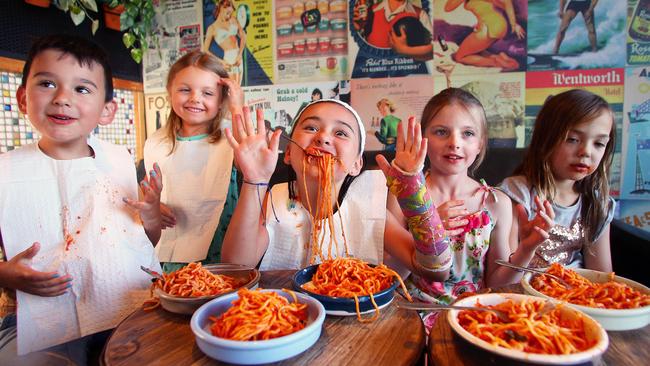 More please: Hudson Fraser, Chloe Martin, Sienna Fraser, Maya Martin, Charlotte Jones enjoy pasta at Barbuto.