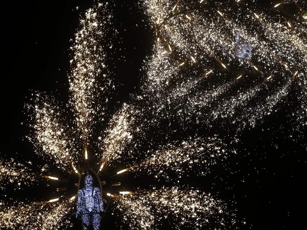 Artists of the French pyrotechnic company “Groupe F” perform during the show “A fleur de peau” (On edge) at the Venaria Reale Palace, on July 17, 2016 in Venaria, near Turin. / AFP PHOTO / MARCO BERTORELLO