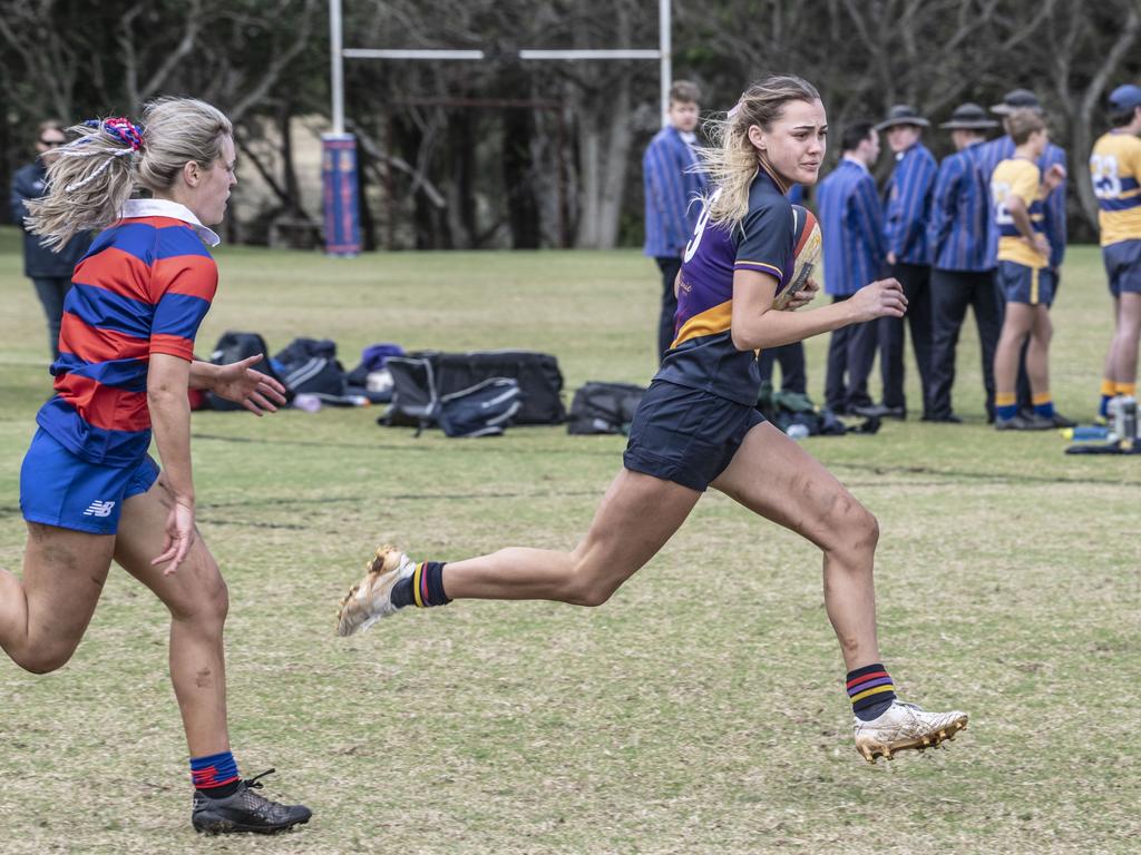 Zoe Waters scores a try for Glennie. Selena Worsley Shield game2. Girl's rugby 7s Downlands vs Glennie. Saturday, August 6, 2022. Picture: Nev Madsen.