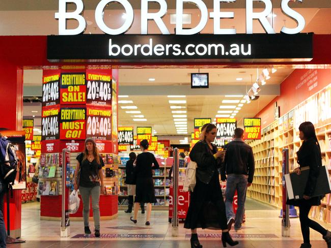 Shoppers take advantage of bargains during the Melbourne Central Border’s closing down sale.