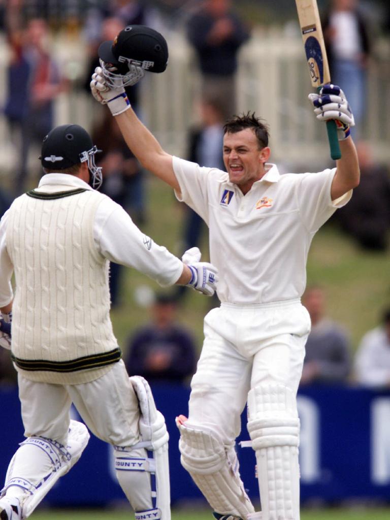 Adam Gilchrist celebrates with Shane Warne at the end of a Test in 1999.