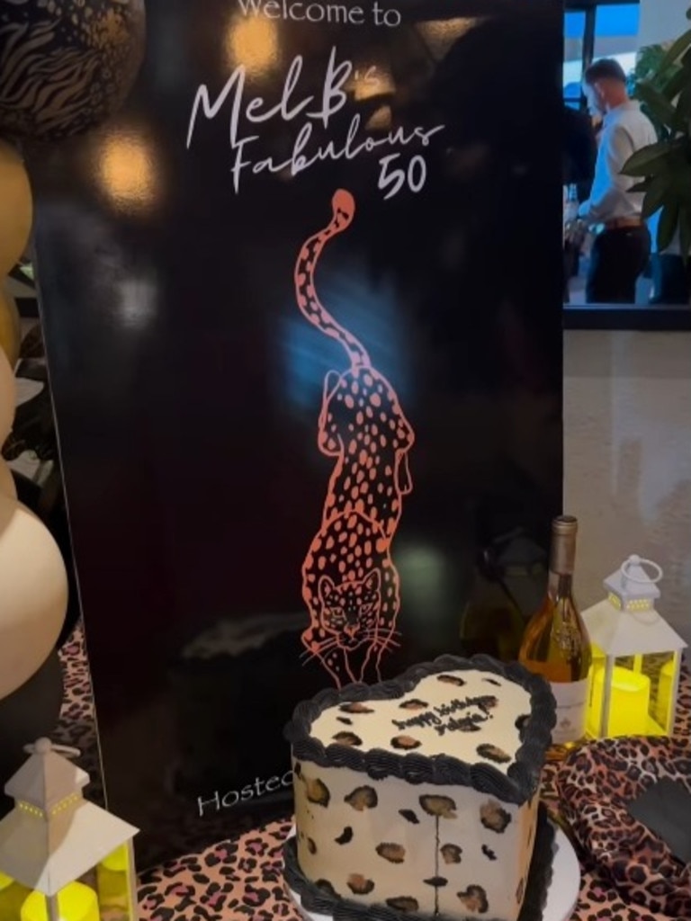 A leopard print cake, of course.