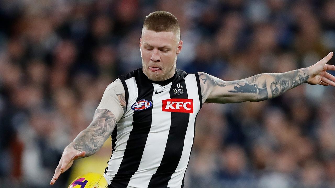 MELBOURNE, AUSTRALIA - SEPTEMBER 03: Jordan De Goey of the Magpies kicks the ball during the 2022 AFL First Qualifying Final match between the Geelong Cats and the Collingwood Magpies at the Melbourne Cricket Ground on September 3, 2022 in Melbourne, Australia. (Photo by Dylan Burns/AFL Photos via Getty Images)