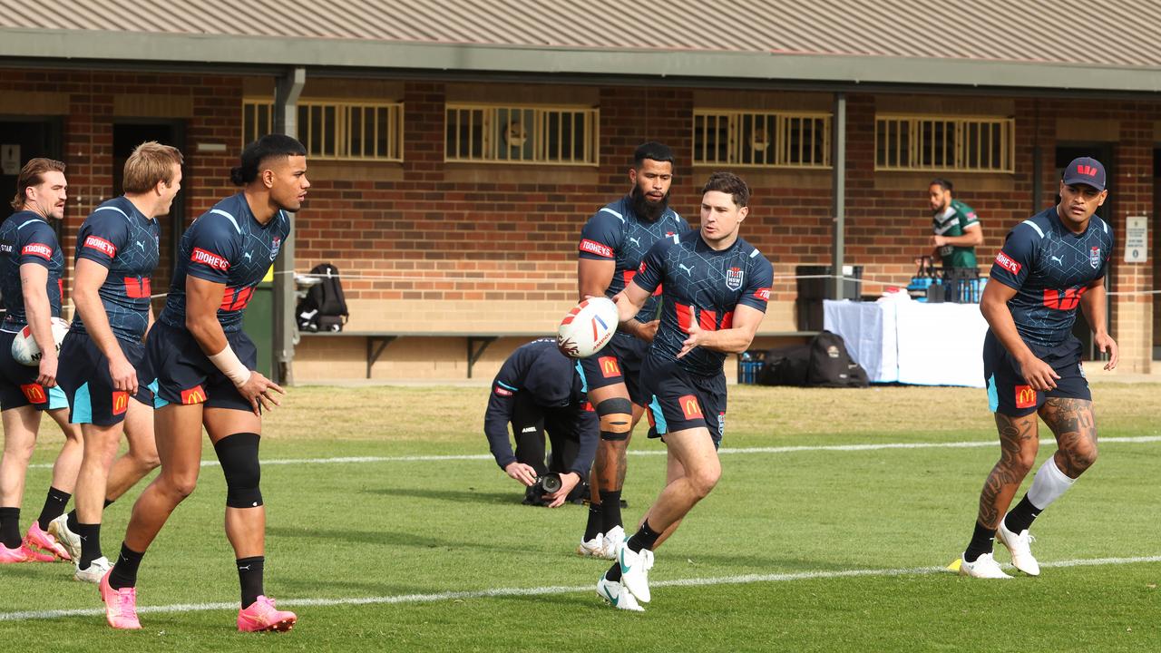 Mitchell Moses (centre) training with the NSW State of Origin Blues in the Blue Mountains. Picture Rohan: Kelly