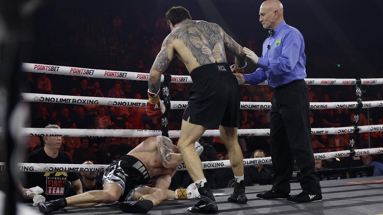 Curtis Scott sent Barry Hall back into retirement in devastating fashion. Pictures: No Limit Boxing/Gregg Porteous