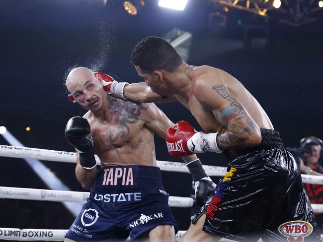 Cesar Mateo Tapia (left) vs Keiber Gonzalez for the WBA Latina Middleweight title at the Tszyu-Creati PPV at the Hordern Pavilion on Wednesday night. Picture: No Limit Boxing